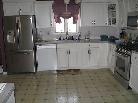2nd image of 38 Hickory Ln