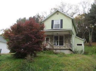111 River Rd, Ellwood City, PA 16117