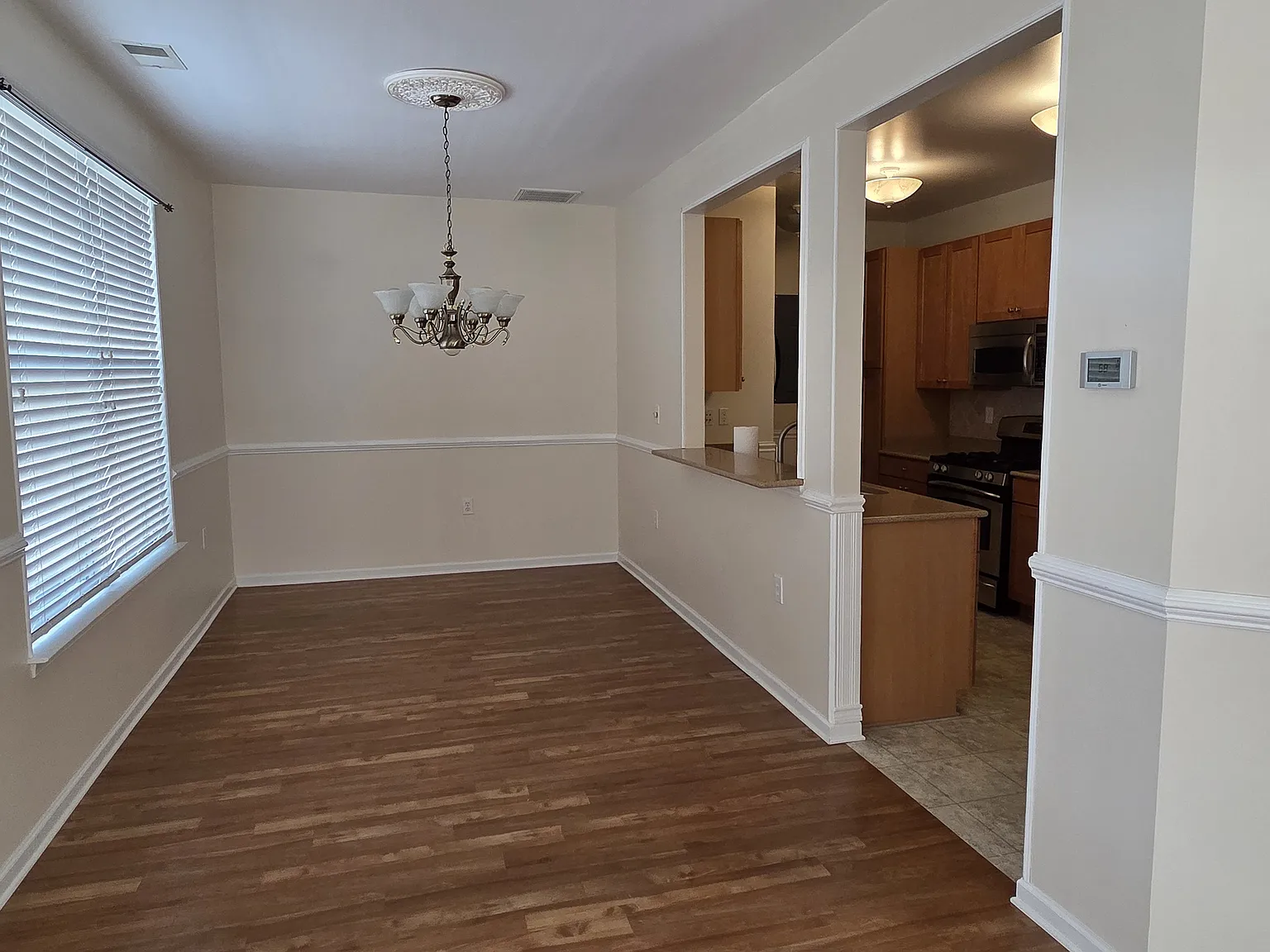 3 bed, 2.5 bath, 1804 sqft, $2,400 — Photo 4