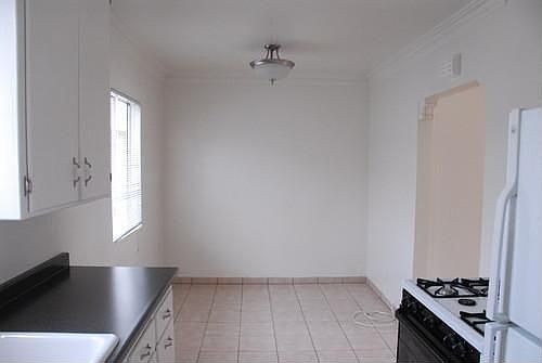 5th image of 3328 Bagley Ave