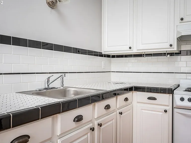 2015 NW Flanders St #314 — Photo 7