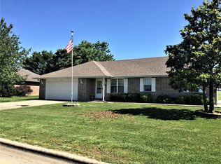 1380 Wells St, Bolivar, MO 65613