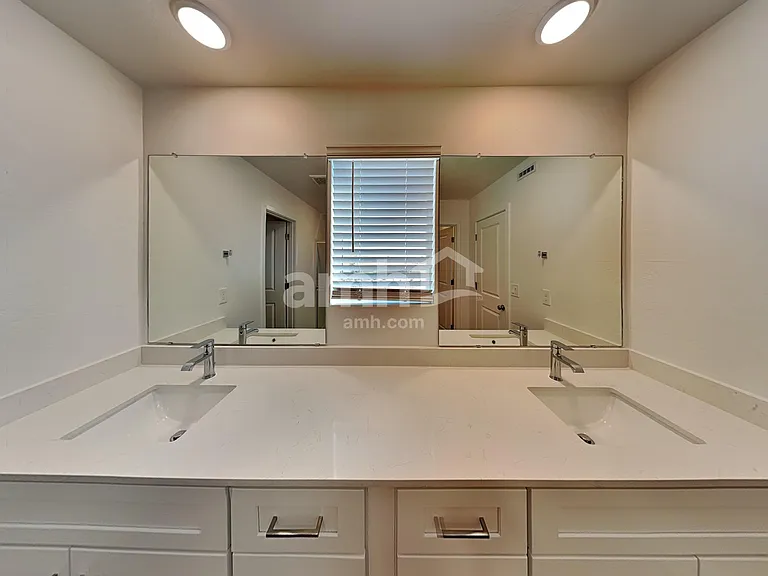 18475 W Honeysuckle Dr — Photo 10