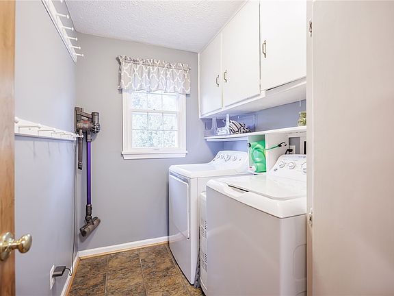 3rd image of 347 Brooksboro Dr
