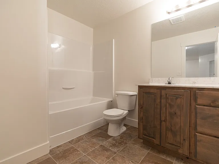 577 S 340 W — Photo 9
