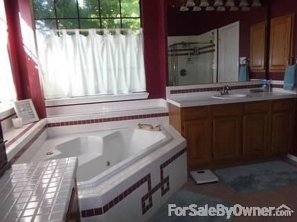 5th image of 8214 Columbia Dr