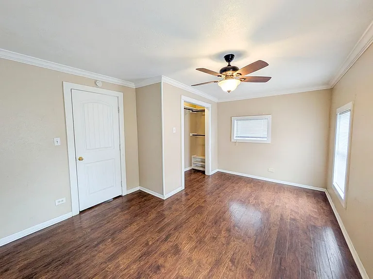 1030 Dallas St — Photo 9