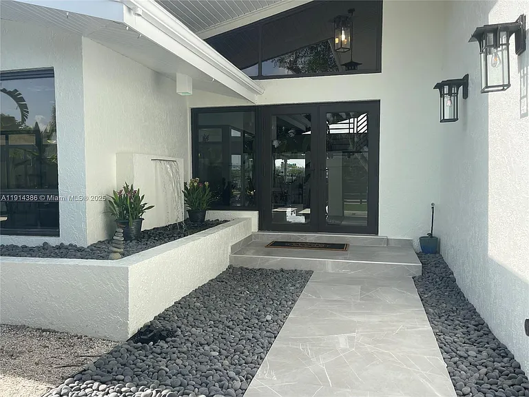 7521 SW 56th St — Photo 29