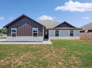 202 NW Sandstone Ave, Cache, OK 73527