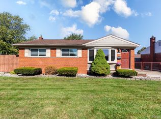 22382 Mary St, Taylor, MI 48180