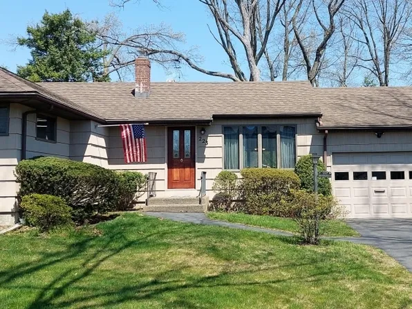 223 Diane Pl, Paramus Boro, NJ 07652