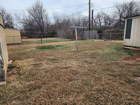 3rd image of 628 NE 34th St