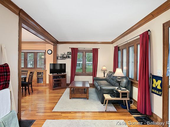 3rd image of 2147 Oakwood Ave NE