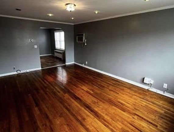 5th image of 335 Pennyfield Ave
