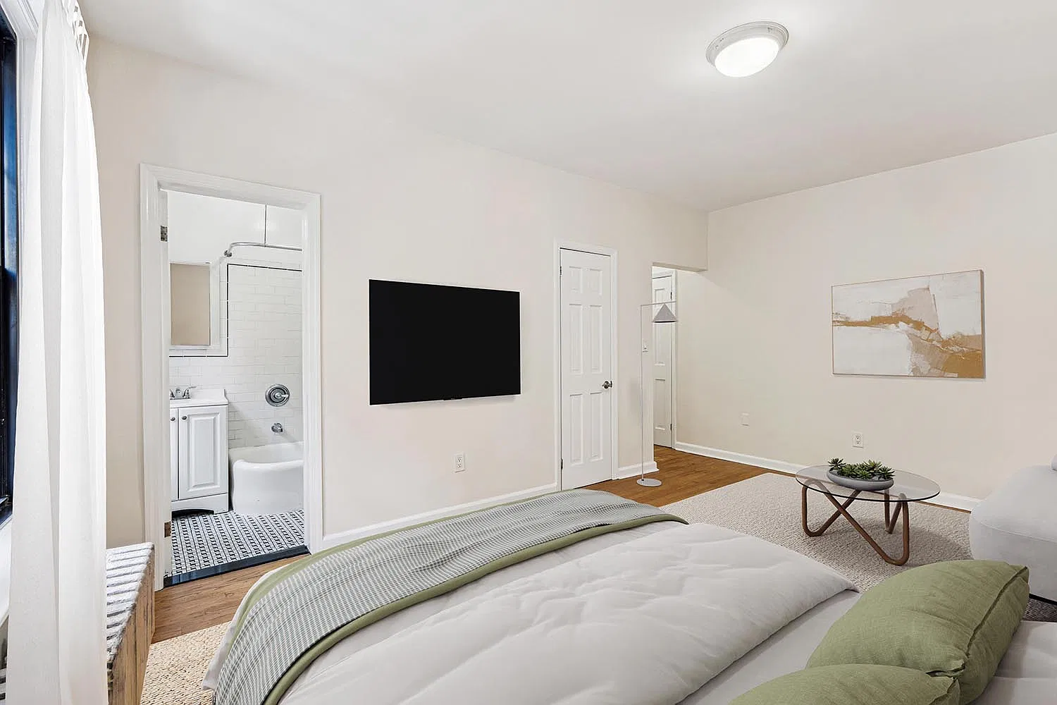 218 West 10th Street — Photo 3