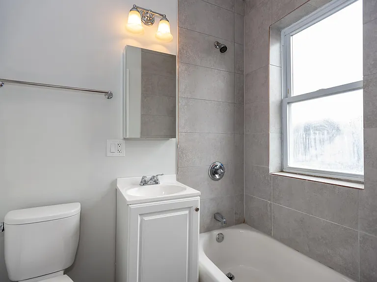 2837 W 64th St #3 — Photo 5