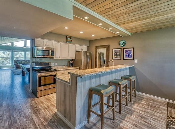 2nd image of 806 Highcrest Dr APT 18