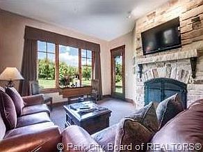5th image of 2001 Park Ave #463