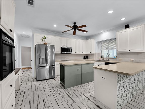4th image of 400 Deer Valley Rd