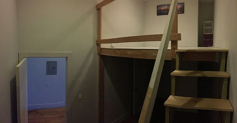 Rented by Manhattan Management LLC | media 36