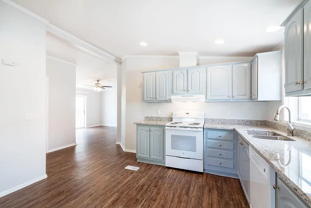 3 bed, 2.0 bath, 1151 sqft, $1,700 — Photo 4