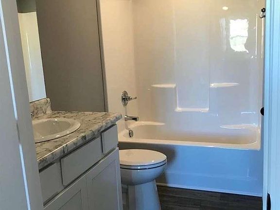 5th image of 3044 Golden Leaf Blvd