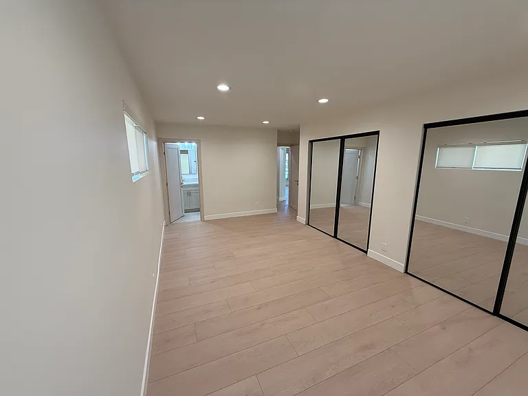 8841 Shoshone Ave — Photo 6
