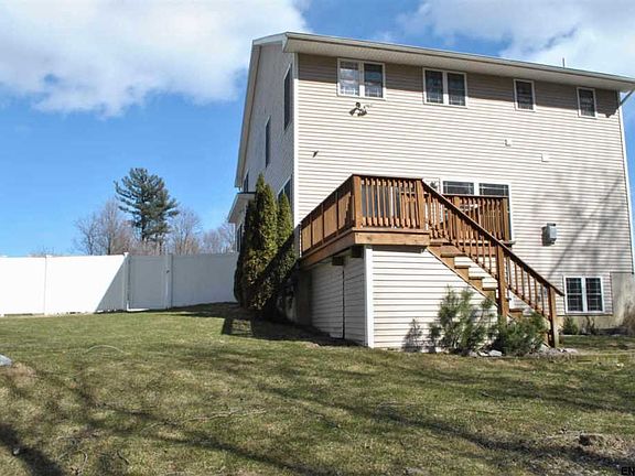 4th image of 19 Peachtree Ln