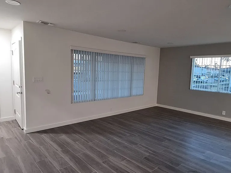 Newly Renovated 3 Bedroom Home in Orange — Photo 3
