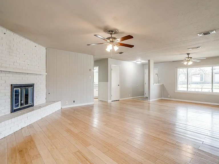 109 SE Dian St — Photo 26
