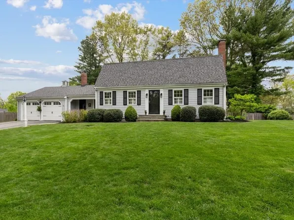 10 Hoover Rd, Hingham, MA 02043