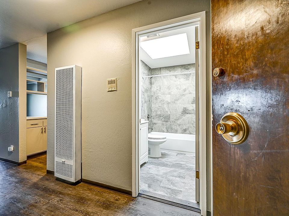 1st image of 821 Burnett Ave #4