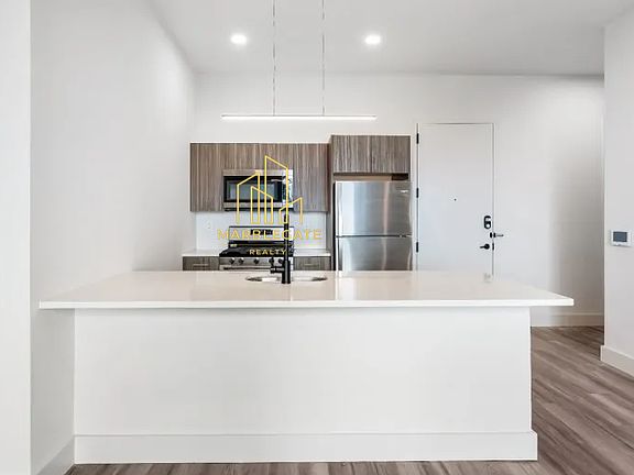 4th image of 55-56 Washington St #33E