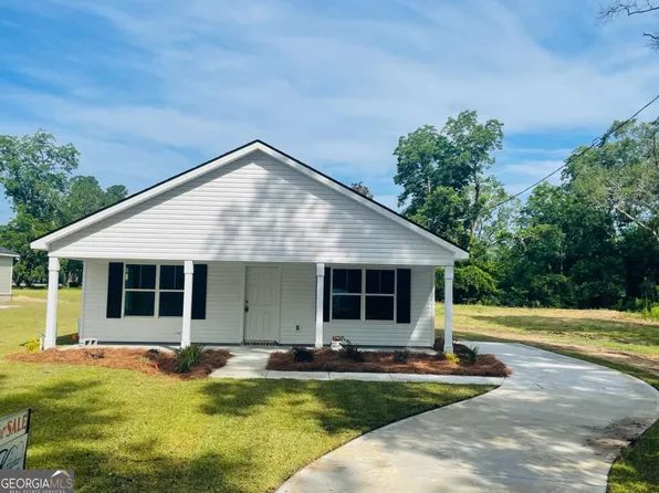 302 N Church St, Glennville, GA 30427