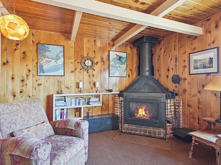 280 Old County Rd — Photo 10