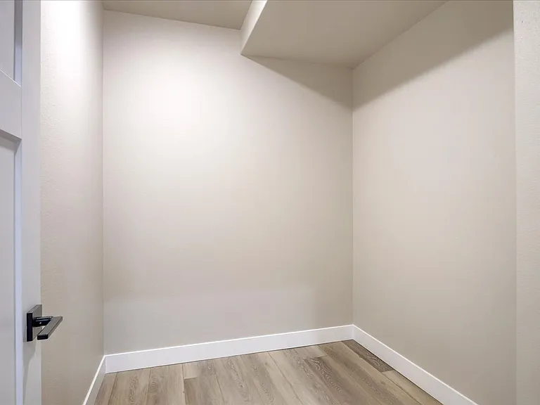 910 Phipps Ave — Photo 25