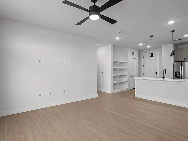 Eastpoint Apartments — Photo 14