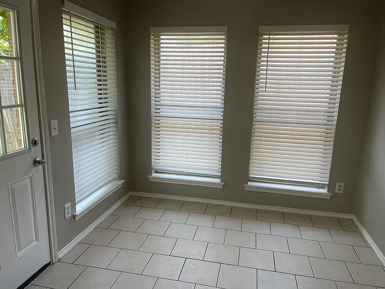 713 Meadowdale Dr — Photo 5