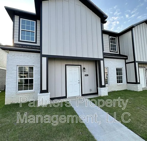 940 S Amarillo Ave #1 — Photo 5