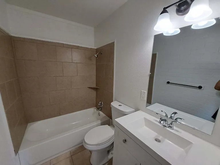 701 W 12th St #A — Photo 12