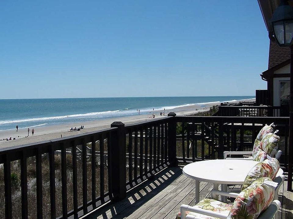 Deck overlooking the beach