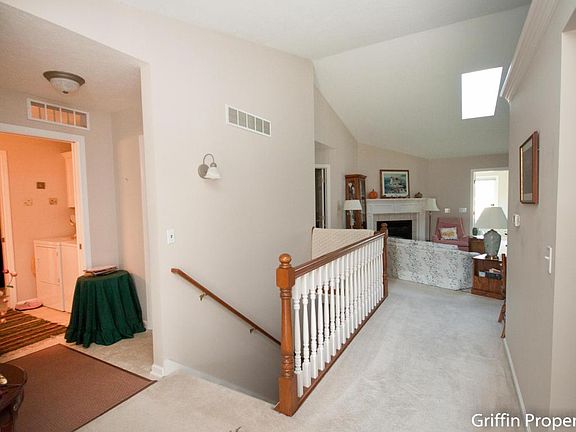 3rd image of 2147 Krislin St NE