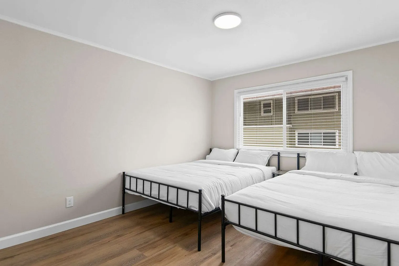 2 bed, 1.0 bath, 990 sqft, $2,423 — Photo 3