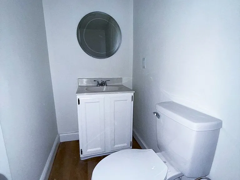 2143 Leonard Ave — Photo 14