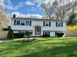 142 Acorn Ln, West Warwick, RI 02893
