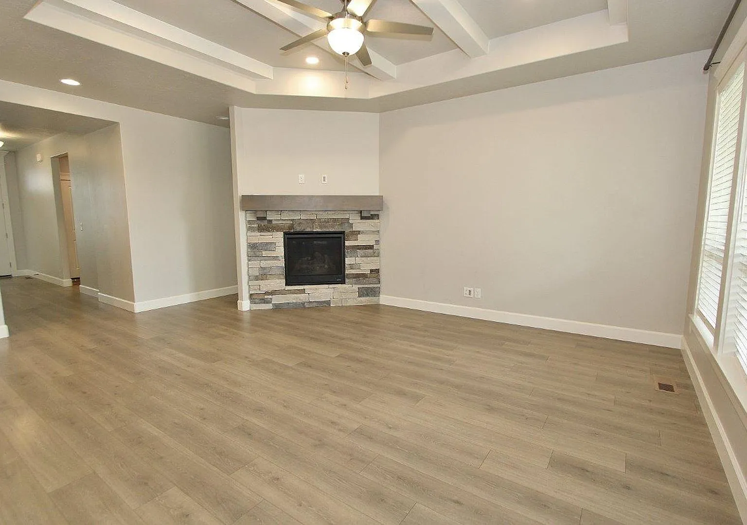 Immaculate Single-Level Home in Hazelwood Village — Photo 4