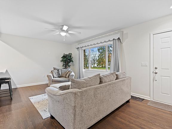 5th image of 1401 N Grandview Blvd