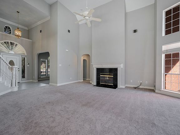 4th image of 9612 E Oaks Ln