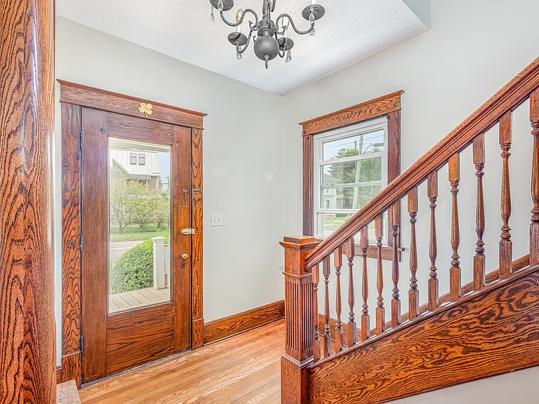 601 E Gambier St — Photo 16