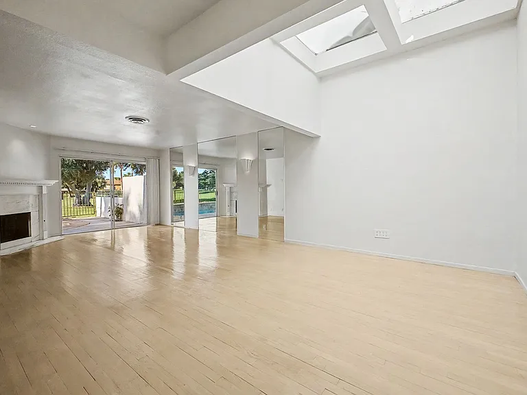 3159 Bel Air Dr — Photo 7